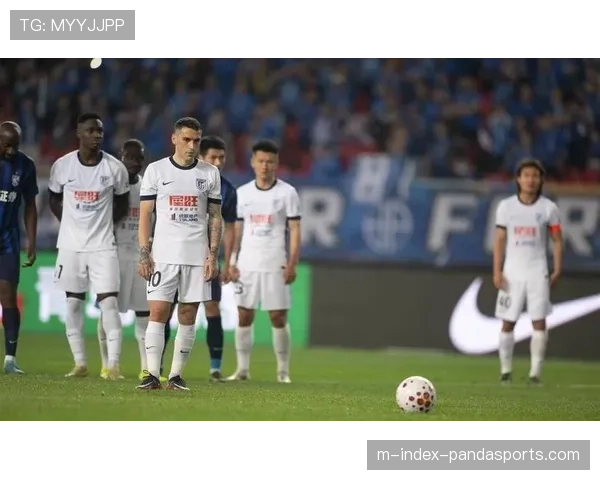 大连英博四后卫变三中卫无效 防守体系结构性缺陷难弥补